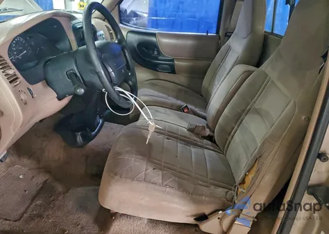 1997 Ford Ranger z USA, uszkodzony, nr VIN 1FTCR10A2VUD15657